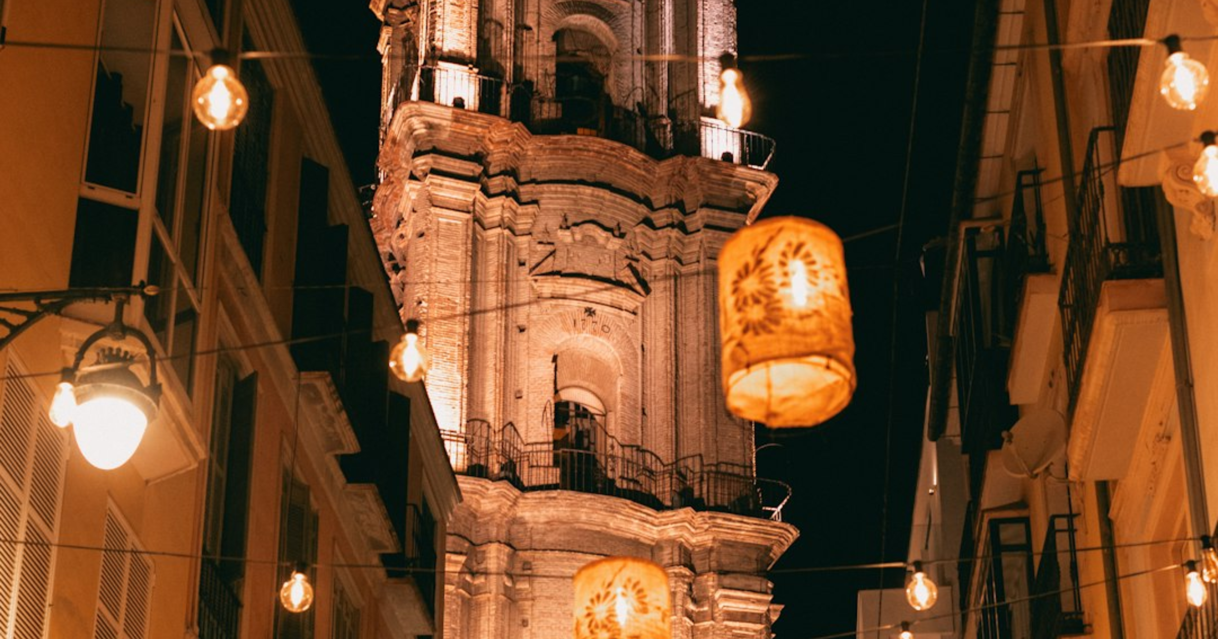 La Pasión en Málaga: Tradición, Fervor y los Tronos Gigantes